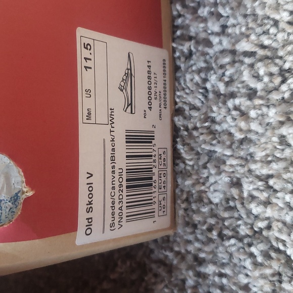 ❄️HP!!!❄️ Black Vans Old Skool V size 11.5 mens - Picture 2 of 8